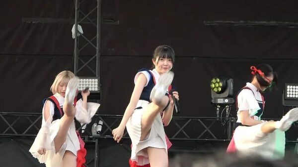 画像31歳アイドル「女の子と触れ合ったことがないネットのおじさんたち、今時のミニスカには全て中にズボンがついています」 画像1