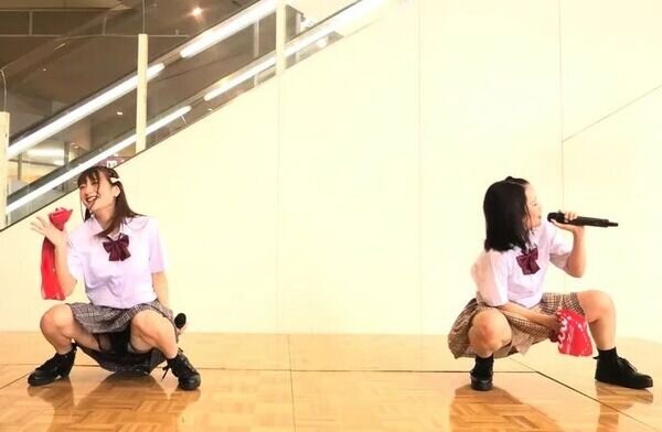 画像31歳アイドル「女の子と触れ合ったことがないネットのおじさんたち、今時のミニスカには全て中にズボンがついています」 画像1