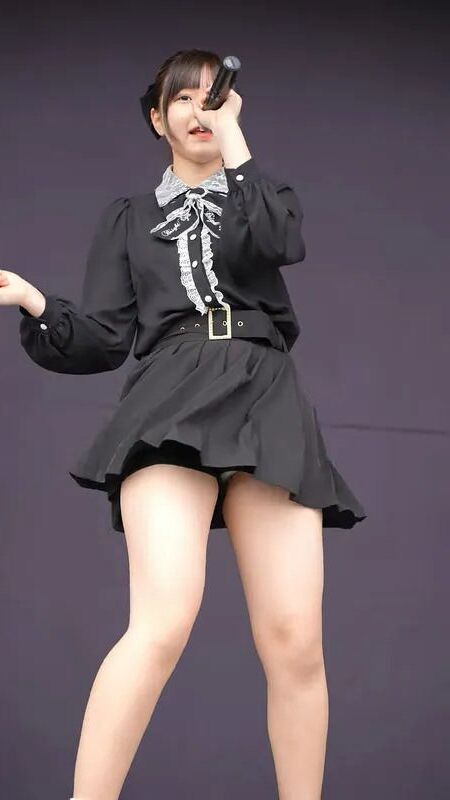画像31歳アイドル「女の子と触れ合ったことがないネットのおじさんたち、今時のミニスカには全て中にズボンがついています」 画像1