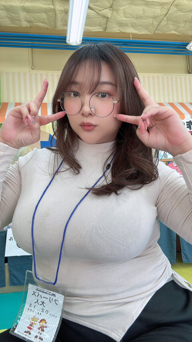 画像『胸』がデカすぎてチャックが閉まらない女の子wwww 画像2 画像『胸』がデカすぎてチャックが閉まらない女の子wwww 画像2