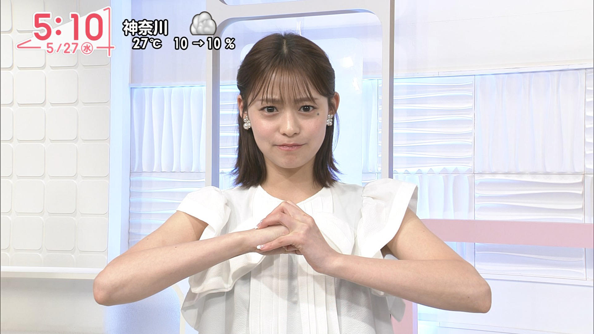 画像田﨑さくらアナ 袖口からインナーとブラがチラ見え!! 画像11 画像田﨑さくらアナ 袖口からインナーとブラがチラ見え!! 画像11