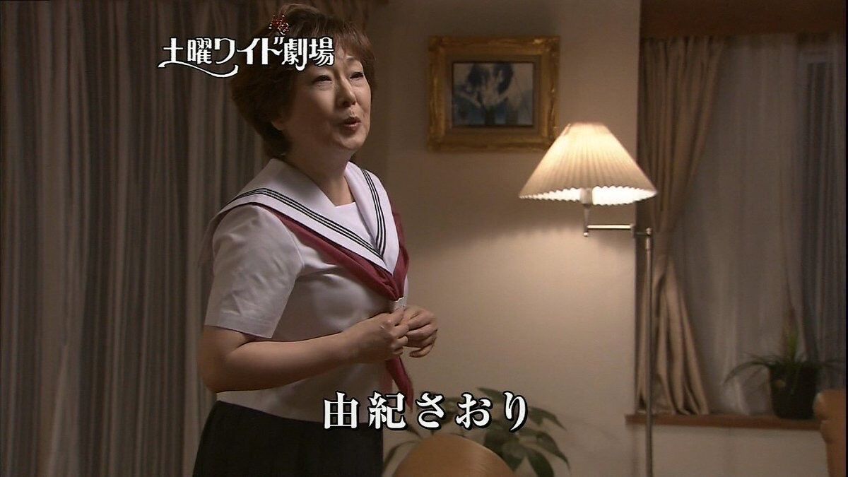 【画像】99.9％の確率で美少女JKのパ〇チラ画像。0.01％の確率で由紀さおりのJK画像2026年05月04日