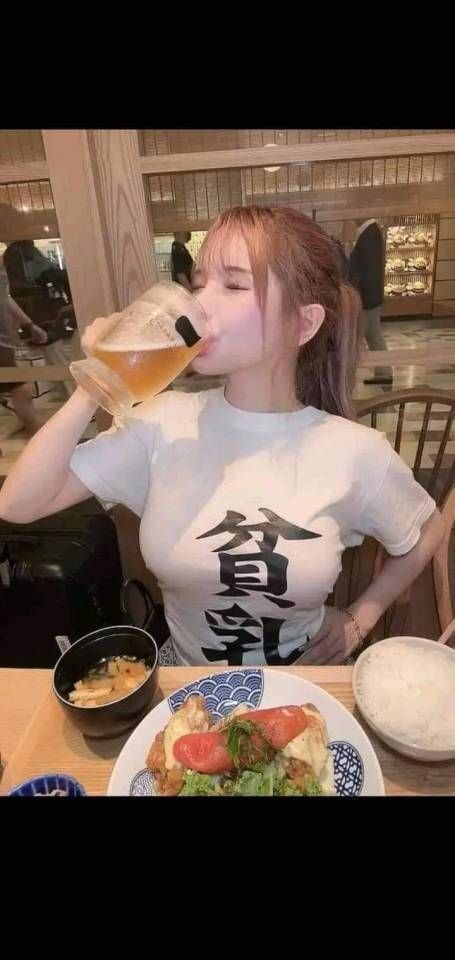 【画像】｢貧乳｣がビール一気飲みしててワロタｗｗｗｗｗｗ2026年05月05日