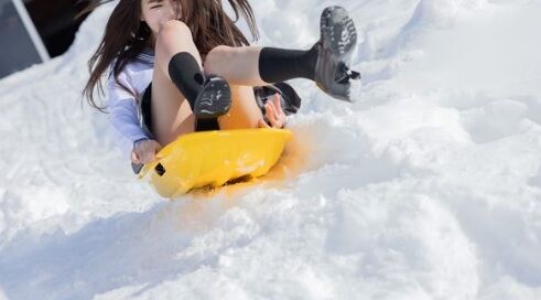 【画像】JKが雪遊び中にパ〇チラｗｗｗ2026年05月05日