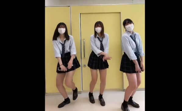 画像令和のJK「TikTokでHなダンスしま~す❤」 画像2 画像令和のJK「TikTokでHなダンスしま~す❤」 画像2