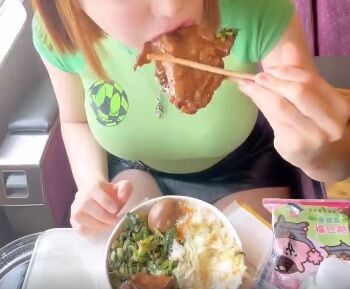 動画巨乳DJ女子さん、駅弁をペロリ😋 画像3 動画巨乳DJ女子さん、駅弁をペロリ😋 画像3