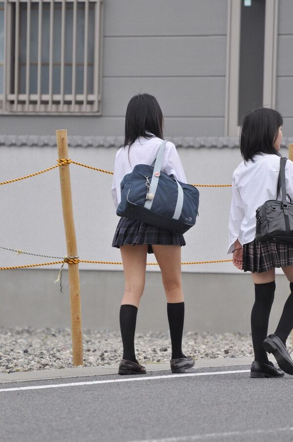 画像JKのスカート、夏の暑さでムレッムレ 画像5 画像JKのスカート、夏の暑さでムレッムレ 画像5